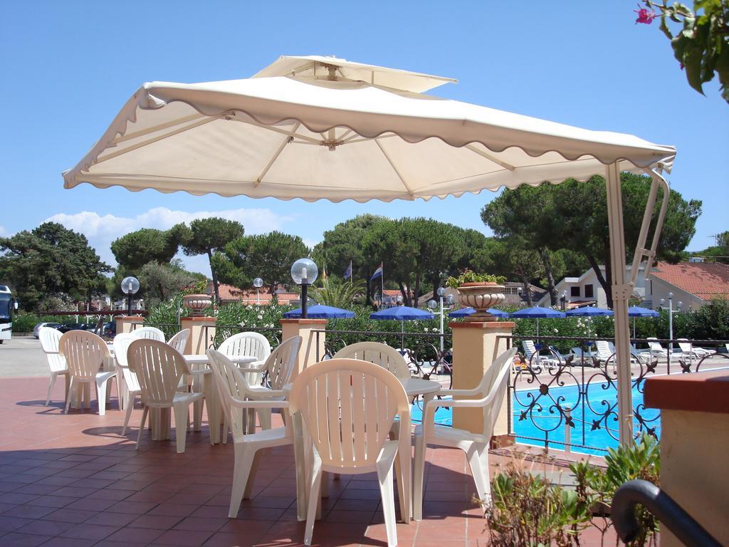 Park Hotel Baia Domizia Eksteriør bilde