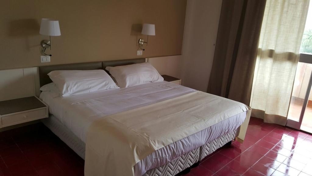 Park Hotel Baia Domizia Eksteriør bilde