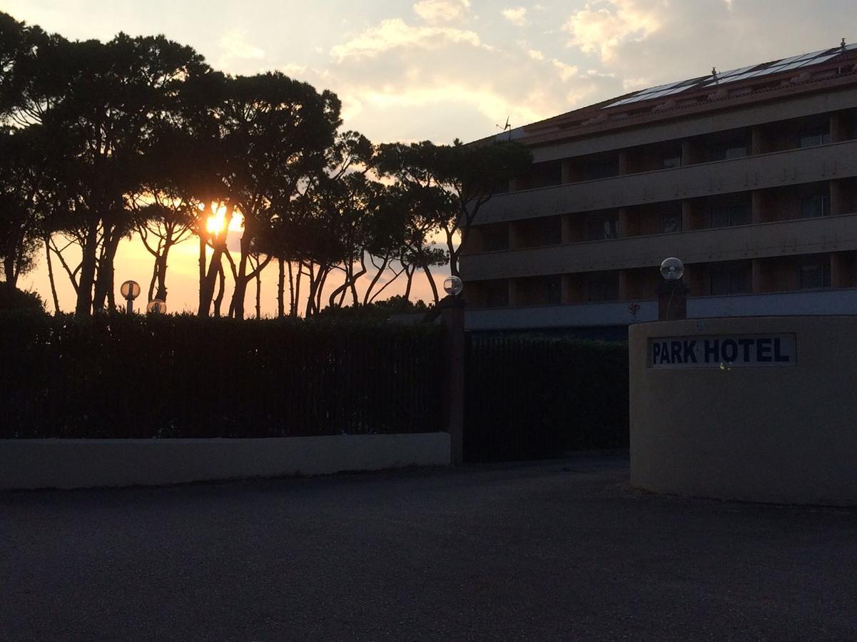 Park Hotel Baia Domizia Eksteriør bilde